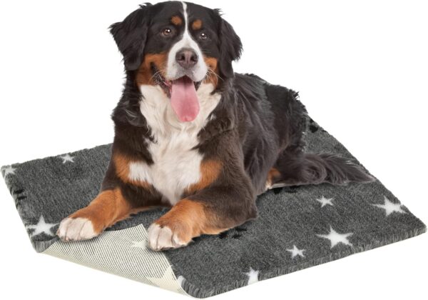 Vetbed Non-Slip Large Dog Bed – Dark Grey With Stars 100cm x 150cm – Machine Washable, Warm Dog & Puppy Vet Bed – Crate Mat Ideal for Whelping – Non-Allergenic, Non-Toxic Cat & Dog Bedding by Petlife